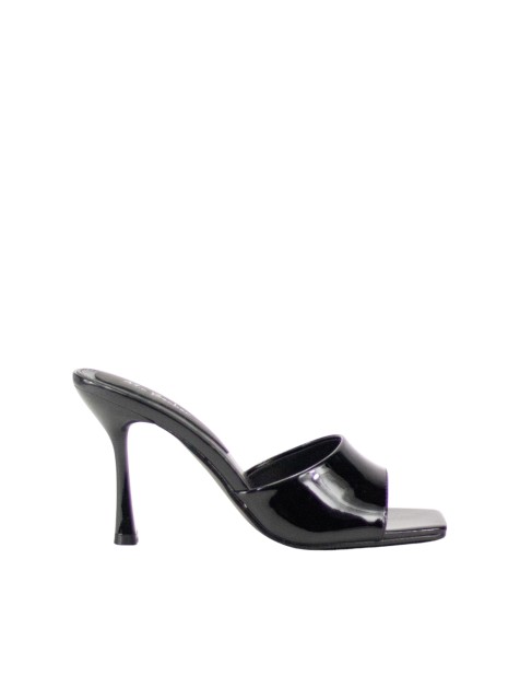 Sandalia Keslem Cala en color negro para mujer