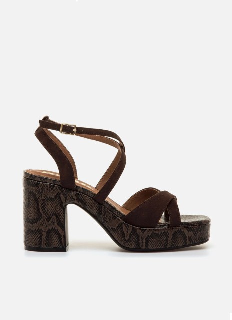 Sandalia Mustang 56649 en color marrón para mujer