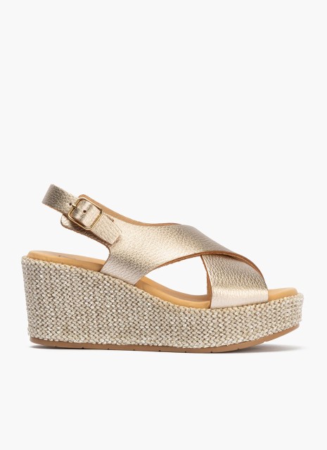 Sandalia Pitillos 11270 en color oro para mujer