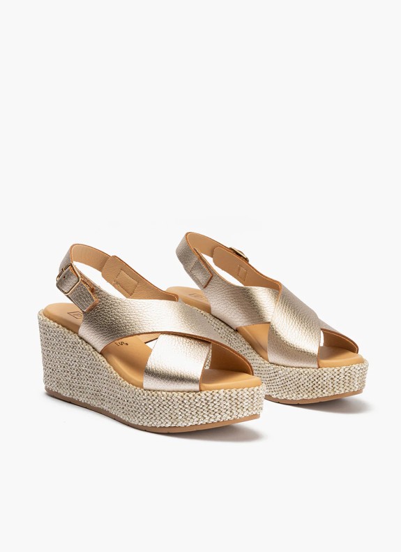 Sandalia Pitillos 11270 en color oro para mujer