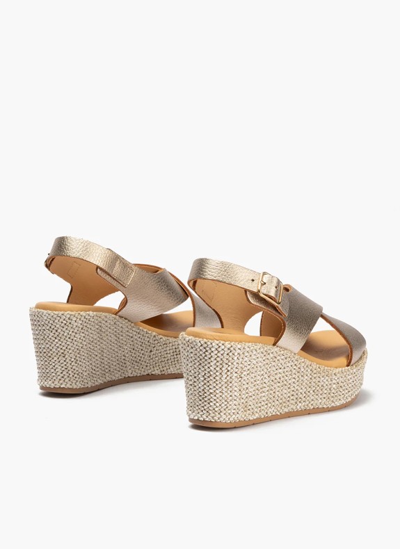 Sandalia Pitillos 11270 en color oro para mujer
