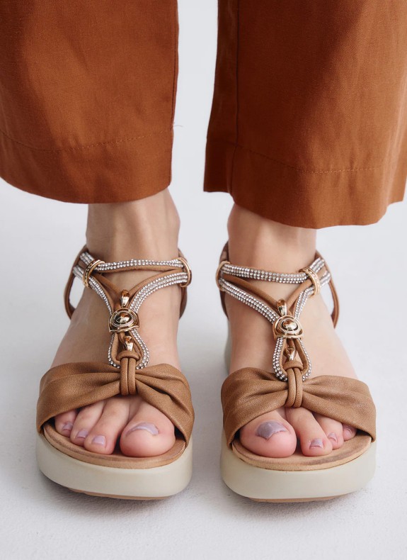 Sandalias Exe Shoes BZX43170-R24 en color camel para mujer