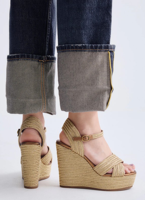 Sandalia Exe Shoes Noemi-034 en color bronce para mujer