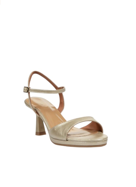 Sandalias Daniela Vega 2577A en color oro para mujer
