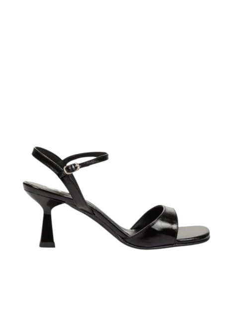 Sandalias Daniela Vega 2577A en color negro para mujer