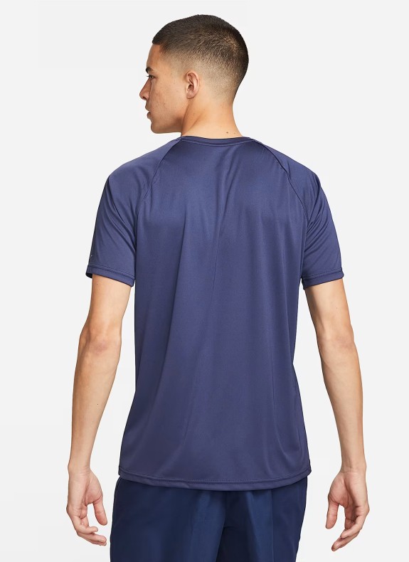 Camiseta Nike NESSA586 en color marino para hombre