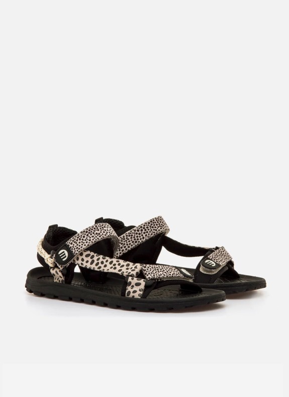 Sandalias Mustang 85517 en color negro para mujer