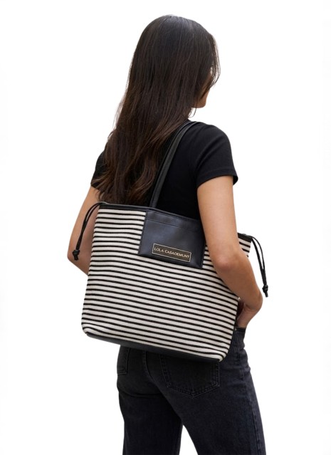 Bolsa Shopper Lola Casademunt listras LS2604088 na cor preta para mulher