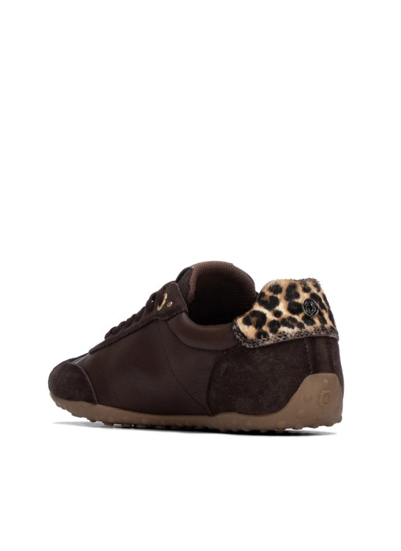 Zapatillas Carmela 16438401 en color marrón para mujer