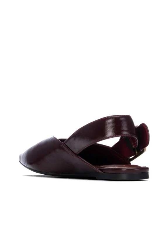 Sapato XTI 14639902 na cor bordô para mulher