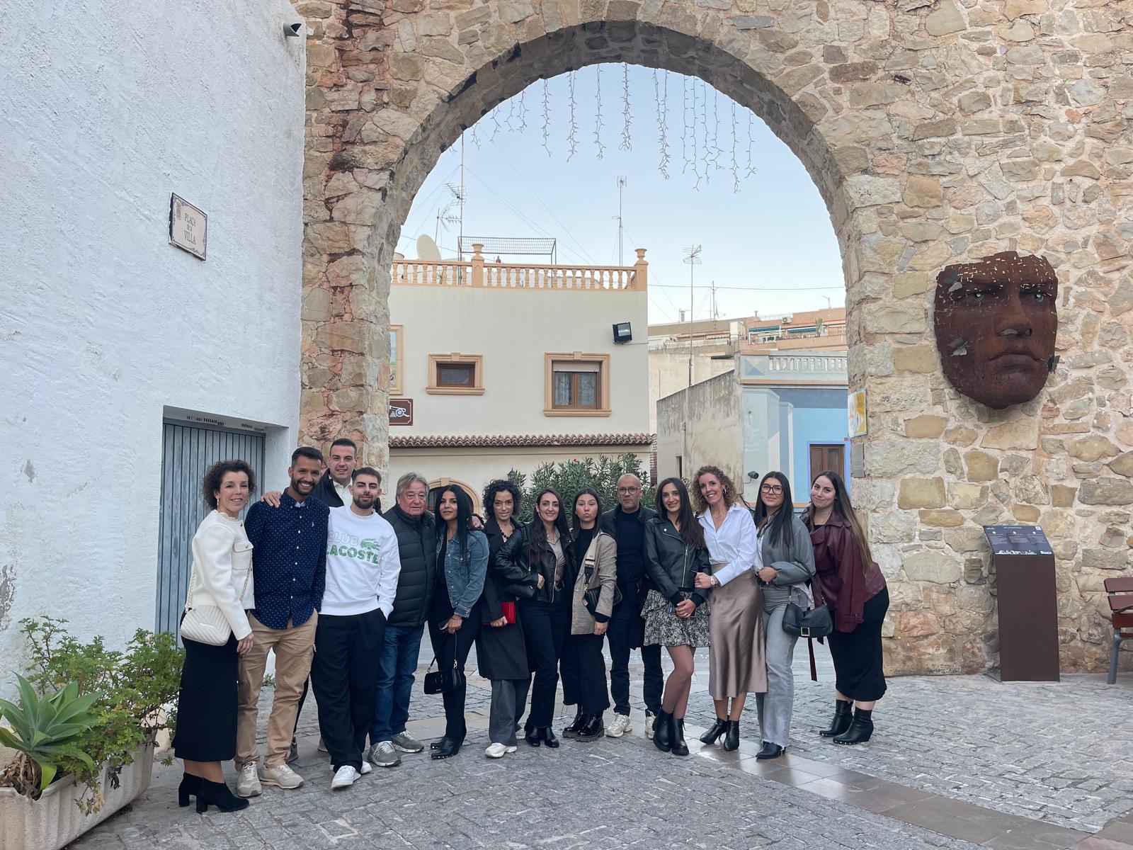 El equipo de Keslem en el casco antiguo de Altea